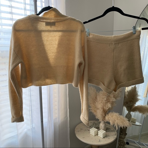 L’acadamie x Revolve Set - Picture 3 of 3